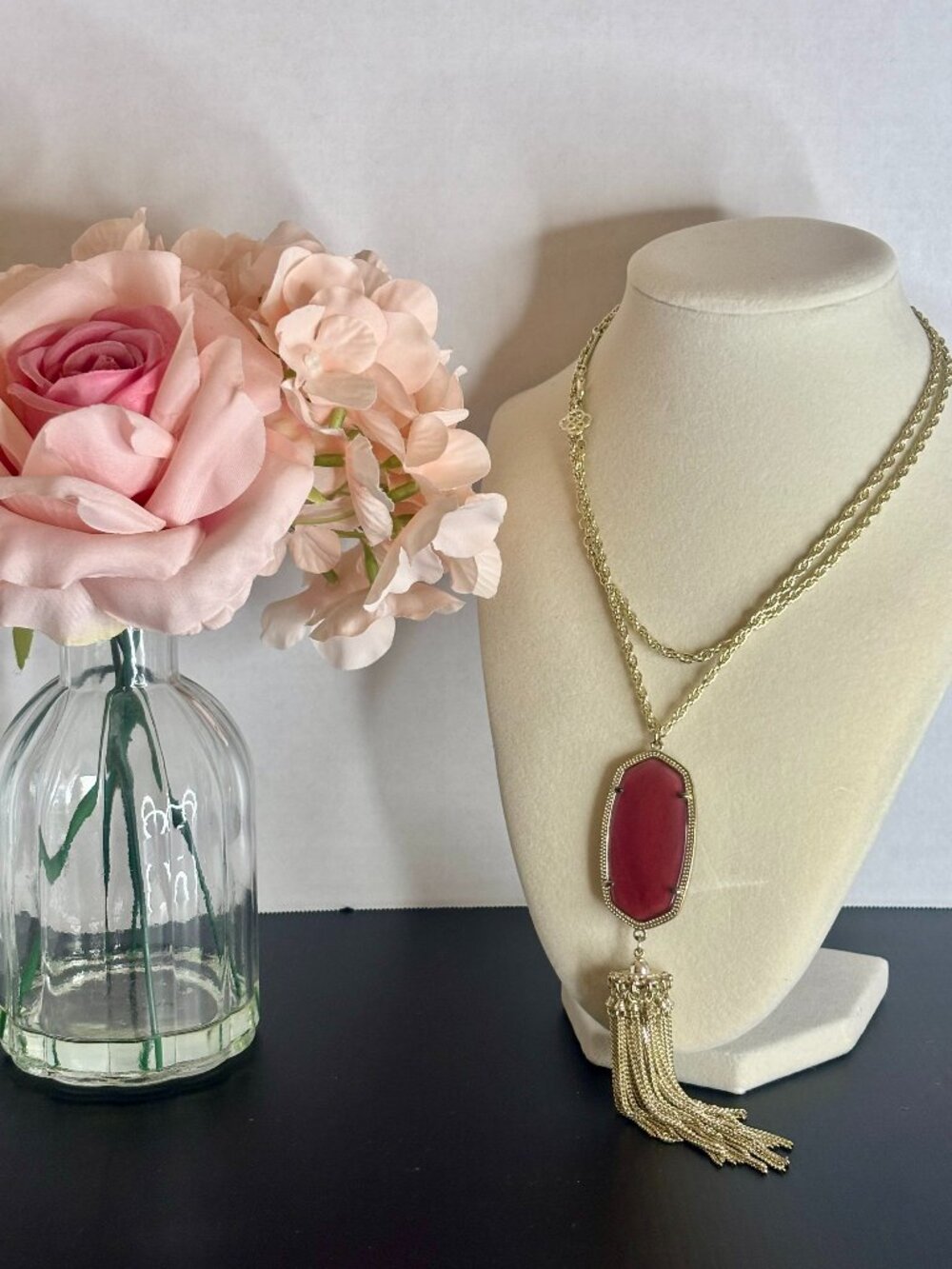 Kendra Scott Mauve/Red Glass Rayne Necklace